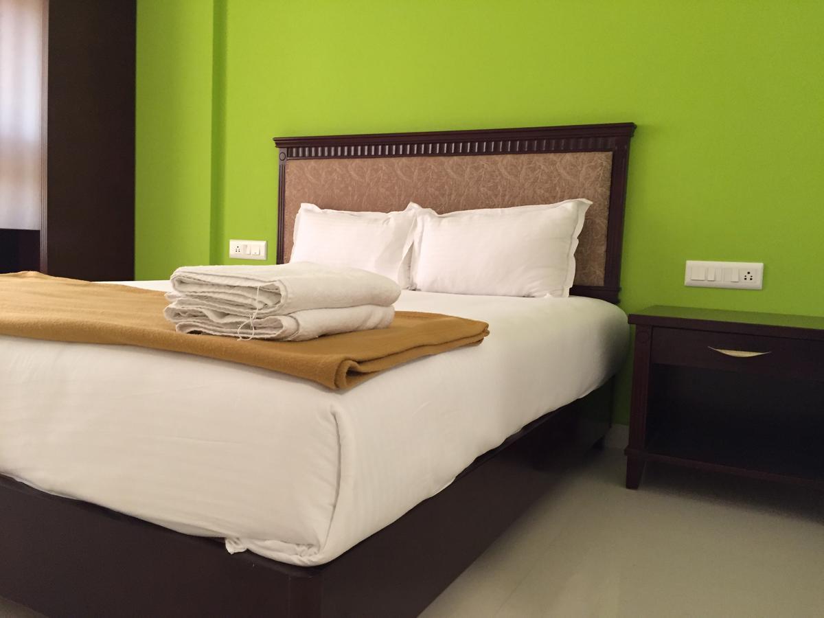Temple Plaza Kochi Ξενοδοχείο Chottanikara Εξωτερικό φωτογραφία