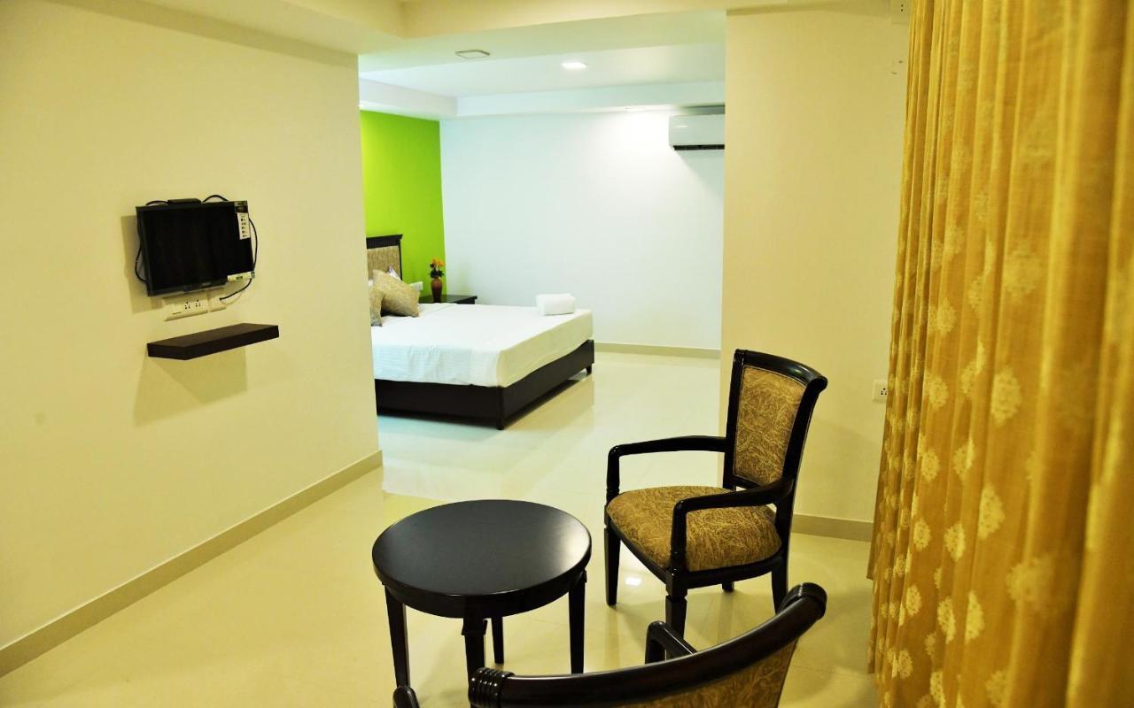 Temple Plaza Kochi Ξενοδοχείο Chottanikara Εξωτερικό φωτογραφία