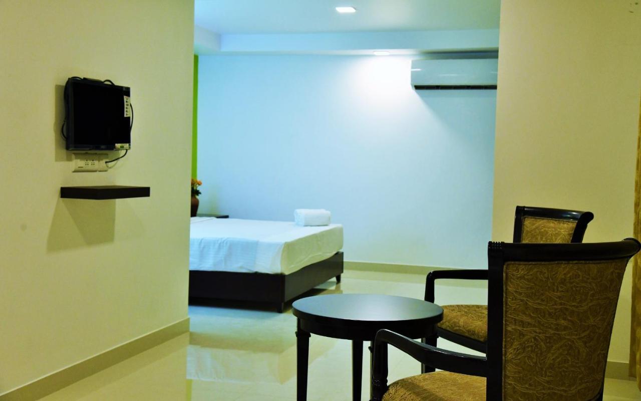Temple Plaza Kochi Ξενοδοχείο Chottanikara Εξωτερικό φωτογραφία